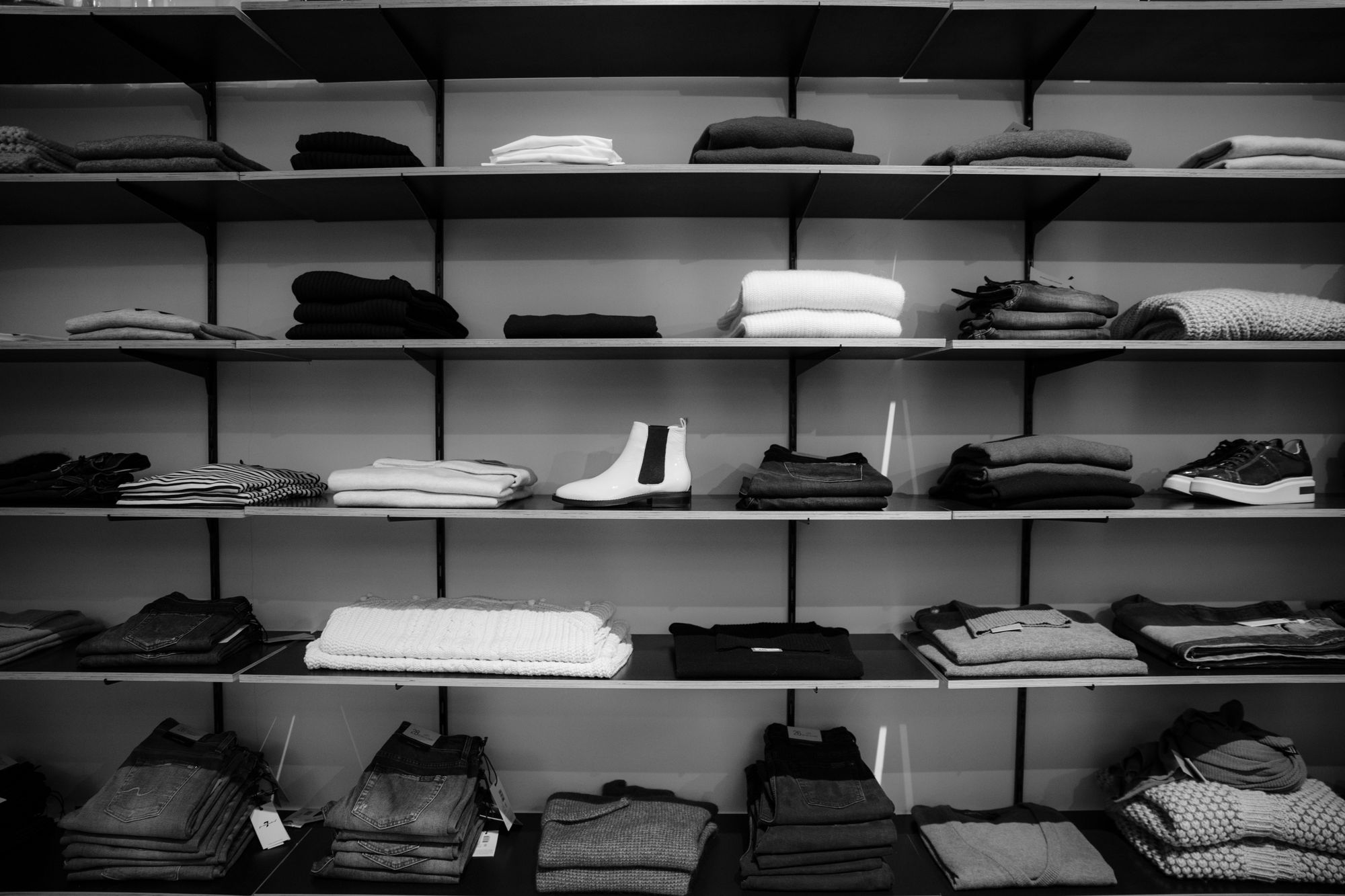 Organised retail merchandising shelves in a store fit-out